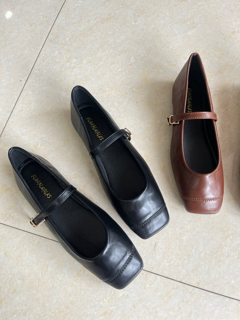 Women Square-Toe Plain Leather Shoe